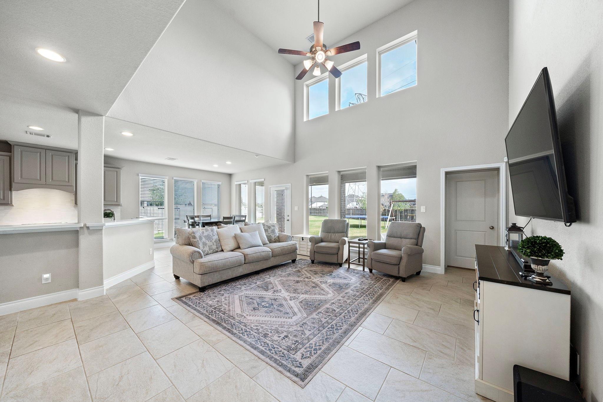 6902 N Elmwood Trail