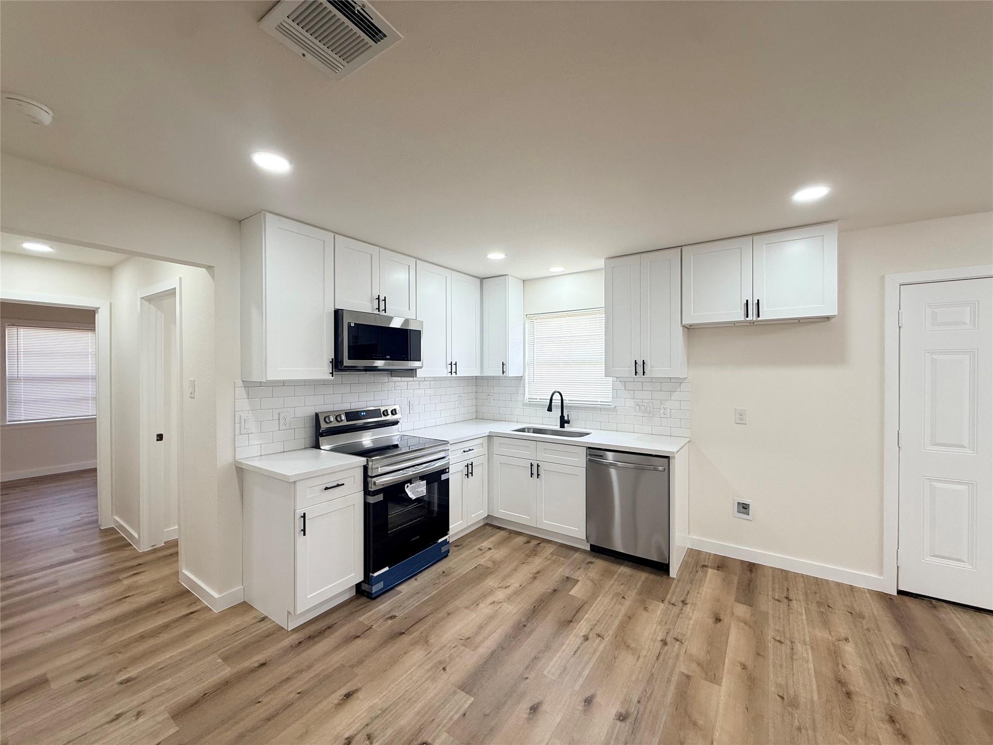7224 Lakewood Drive