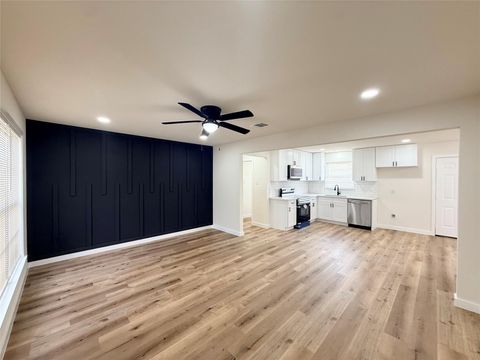 Homes For Sale - 7224 Lakewood Drive<br/> Houston, TX 77016