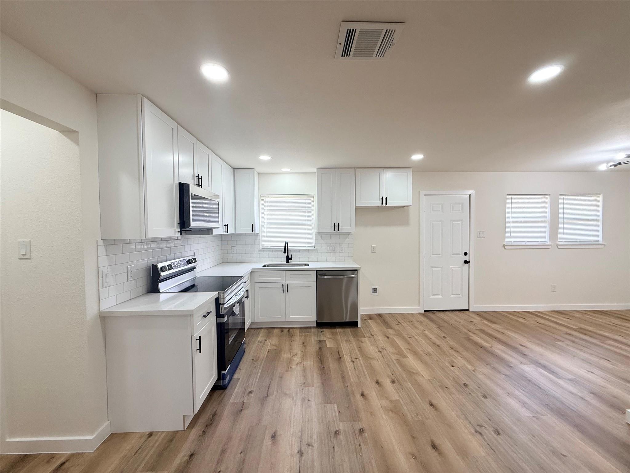 7224 Lakewood Drive