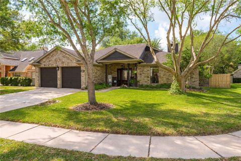 Photo of 3510 Landsdowne Court, Pearland, TX 77584 (MLS # 96682403)