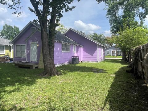 Photo of 906 Fields Street, Richmond, TX 77469 (MLS # 32597369)