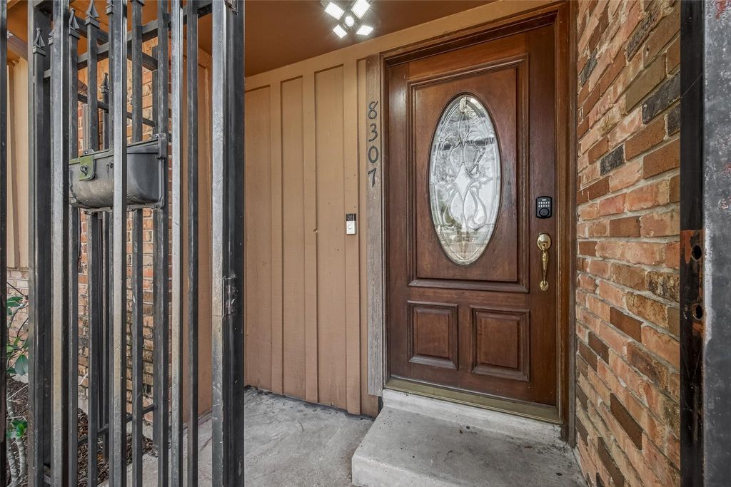 Photo of 8307 Carvel Lane, Houston, TX 77036 (MLS # 90412895)