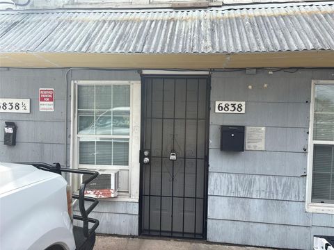 Photo of 6838 Avenue R, Houston, TX 77011 (MLS # 17261226)
