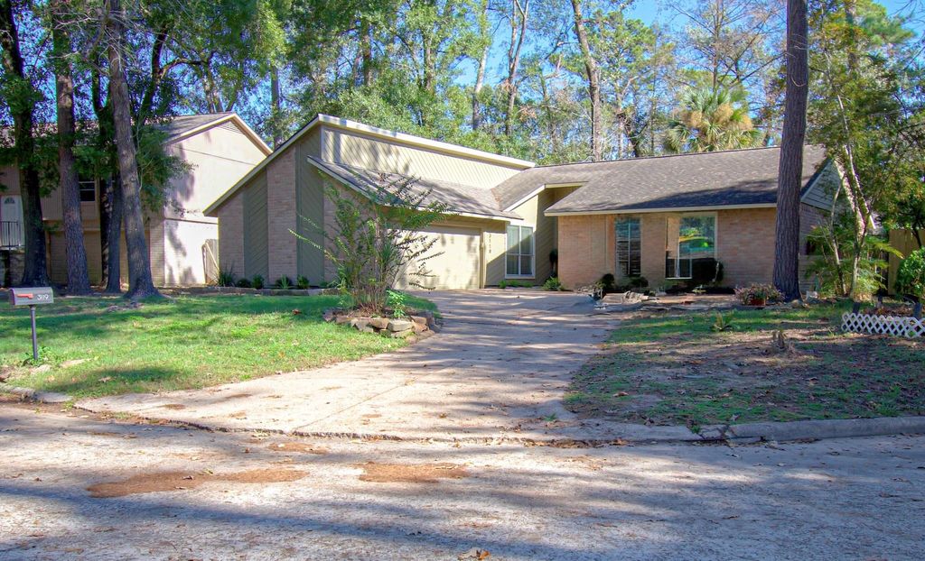 Photo of 3119 Village Woods Drive, Houston, TX 77339 (MLS # 97829811)