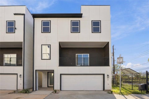 Photo of 4704 Thornton Views Road, Houston, TX 77018 (MLS # 68336824)