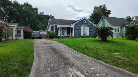 Photo of 1923 Esperanza Street, Houston, TX 77023 (MLS # 32040942)