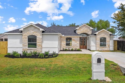 Photo of 227 Manor Avenue, Arcola, TX 77583 (MLS # 27769465)