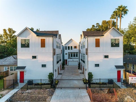 Photo of 902 Martin Street #A, Houston, TX 77018 (MLS # 35629802)