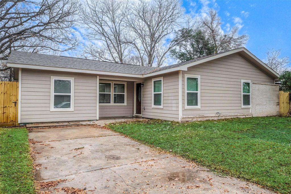 Photo of 5755 Heron Drive, Houston, TX 77033 (MLS # 42328232)