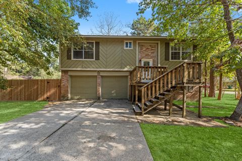 Photo of 2 Ground Brier Court, The Woodlands, TX 77381 (MLS # 73007601)