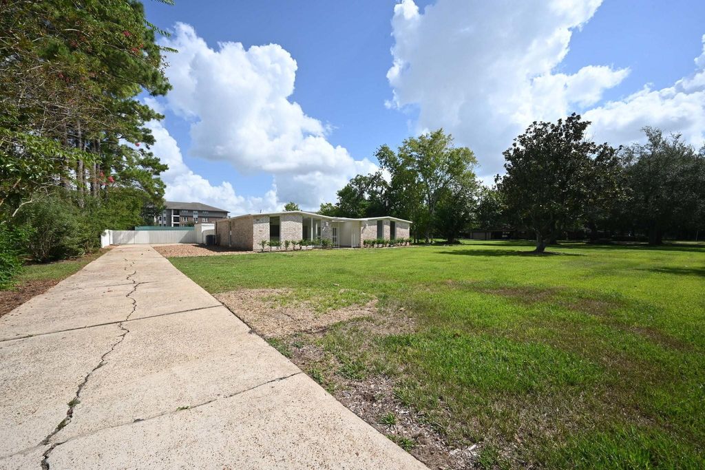 Photo of 14420 Westway Lane, Houston, TX 77077 (MLS # 87948405)