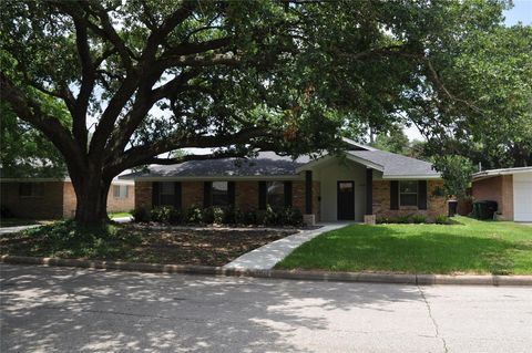 Photo of 4818 Spellman Road, Houston, TX 77035 (MLS # 22878622)