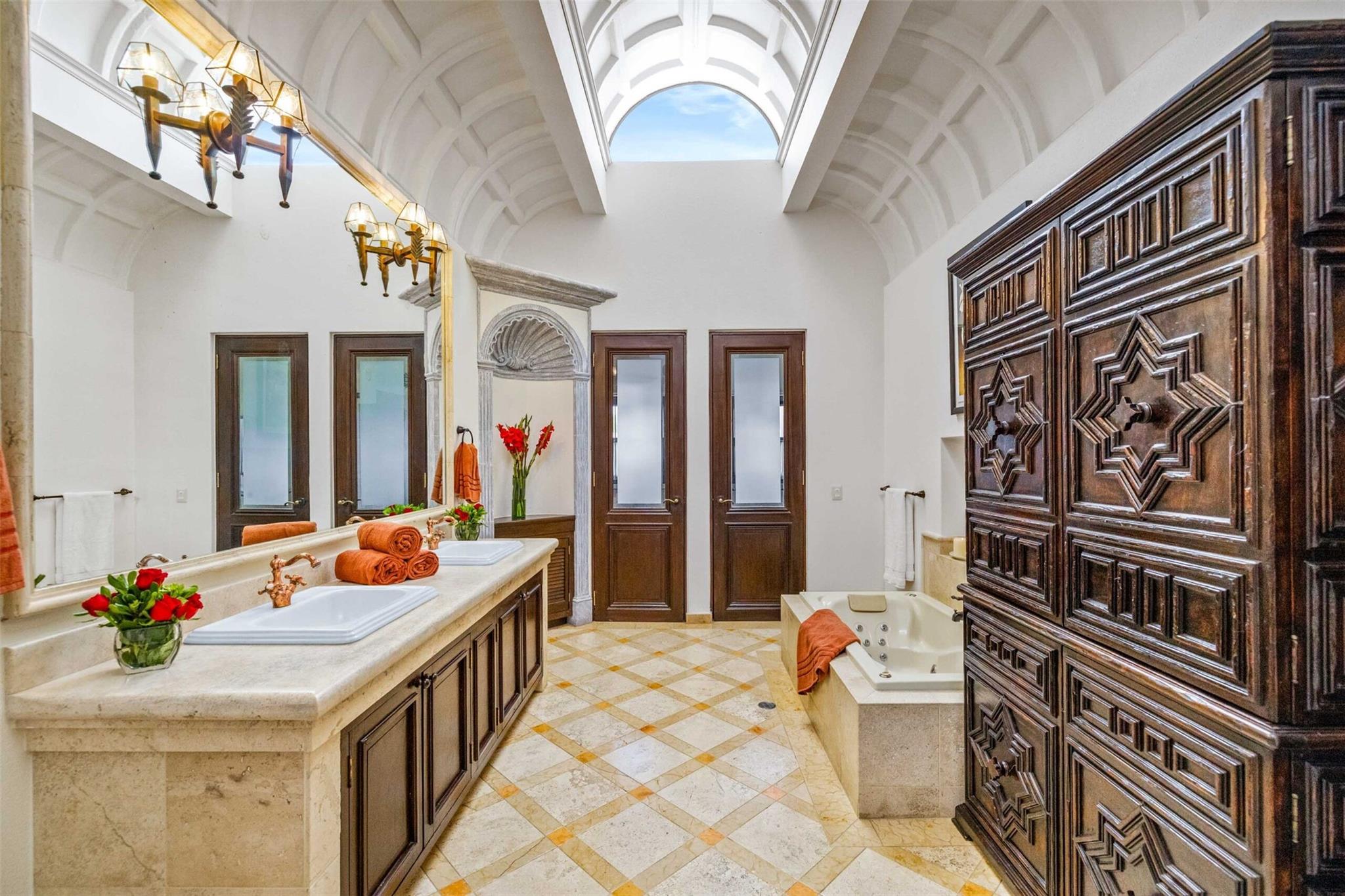 Tennessee 37700, Mexico, 5 Bedrooms Bedrooms, ,6 BathroomsBathrooms,Residential,Active,225360