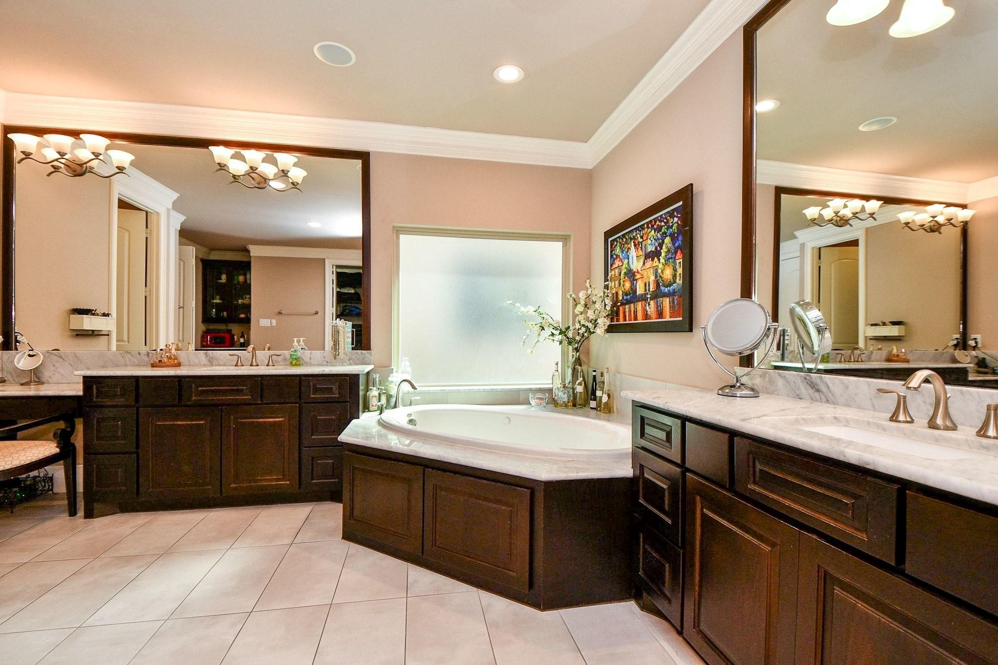 Houston, Texas, 77079, United States, 4 Bedrooms Bedrooms, ,5 BathroomsBathrooms,Residential,Active,2032936
