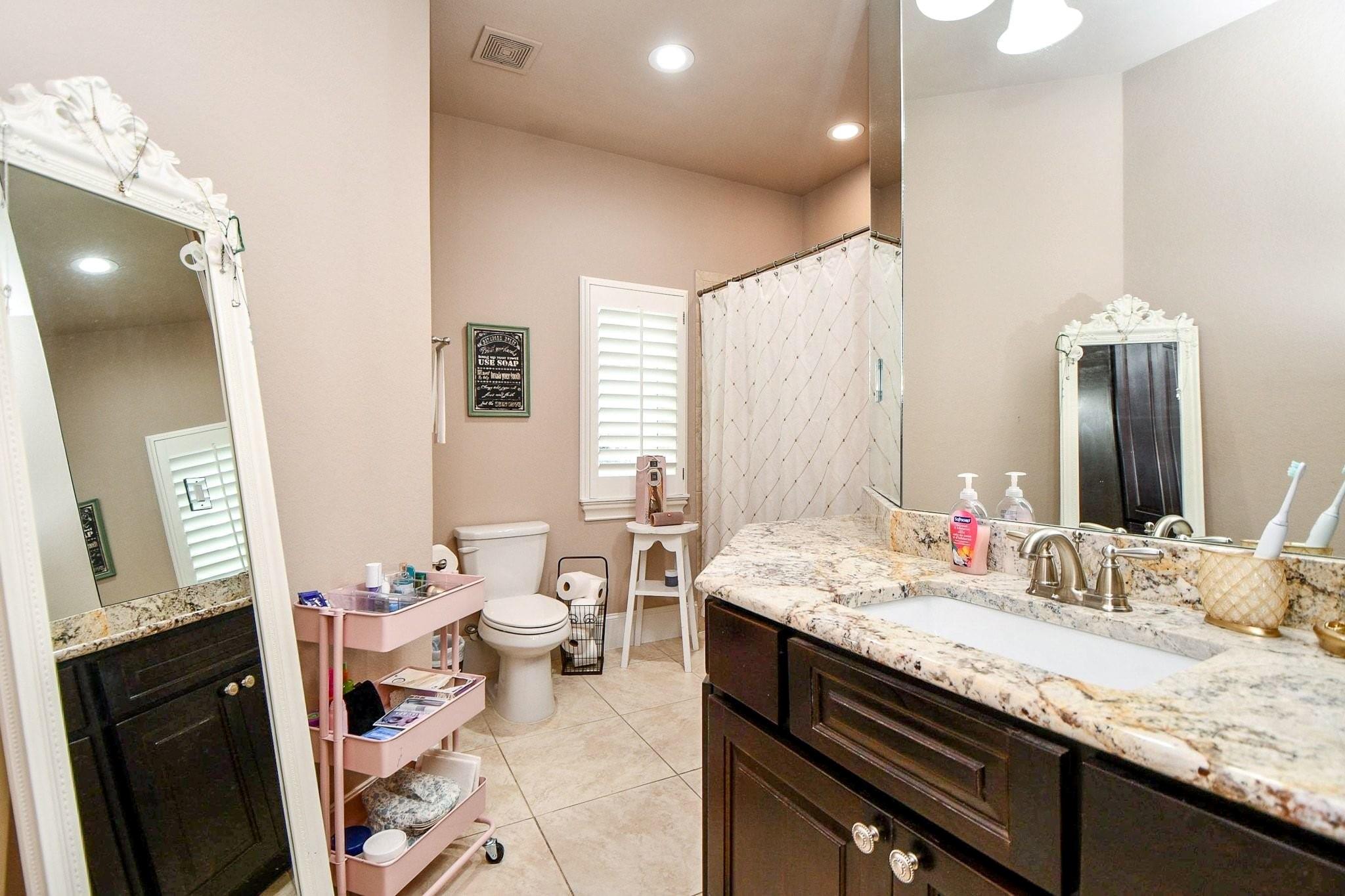 Houston, Texas, 77079, United States, 4 Bedrooms Bedrooms, ,5 BathroomsBathrooms,Residential,Active,2032936