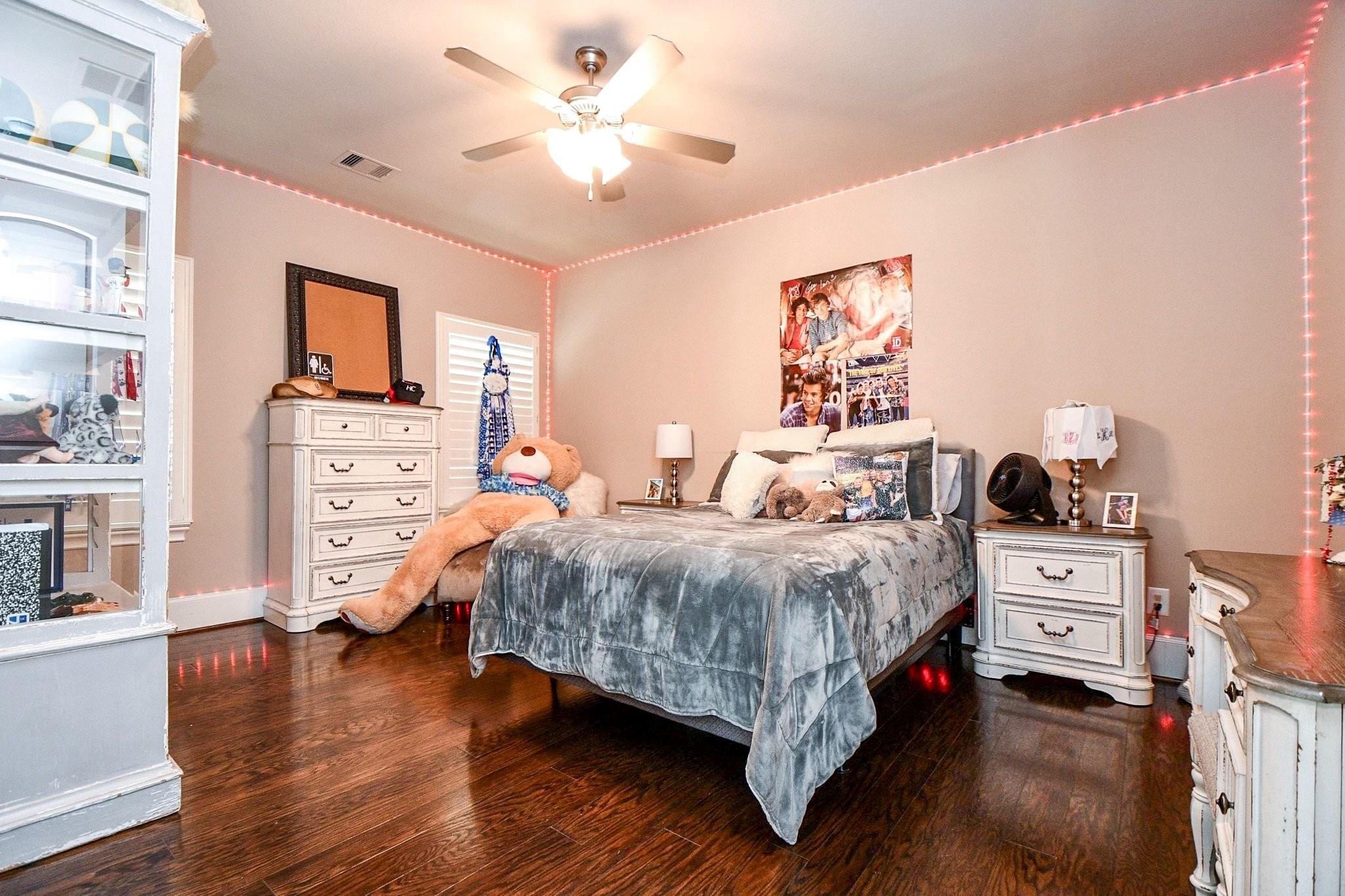 Houston, Texas, 77079, United States, 4 Bedrooms Bedrooms, ,5 BathroomsBathrooms,Residential,Active,2032936