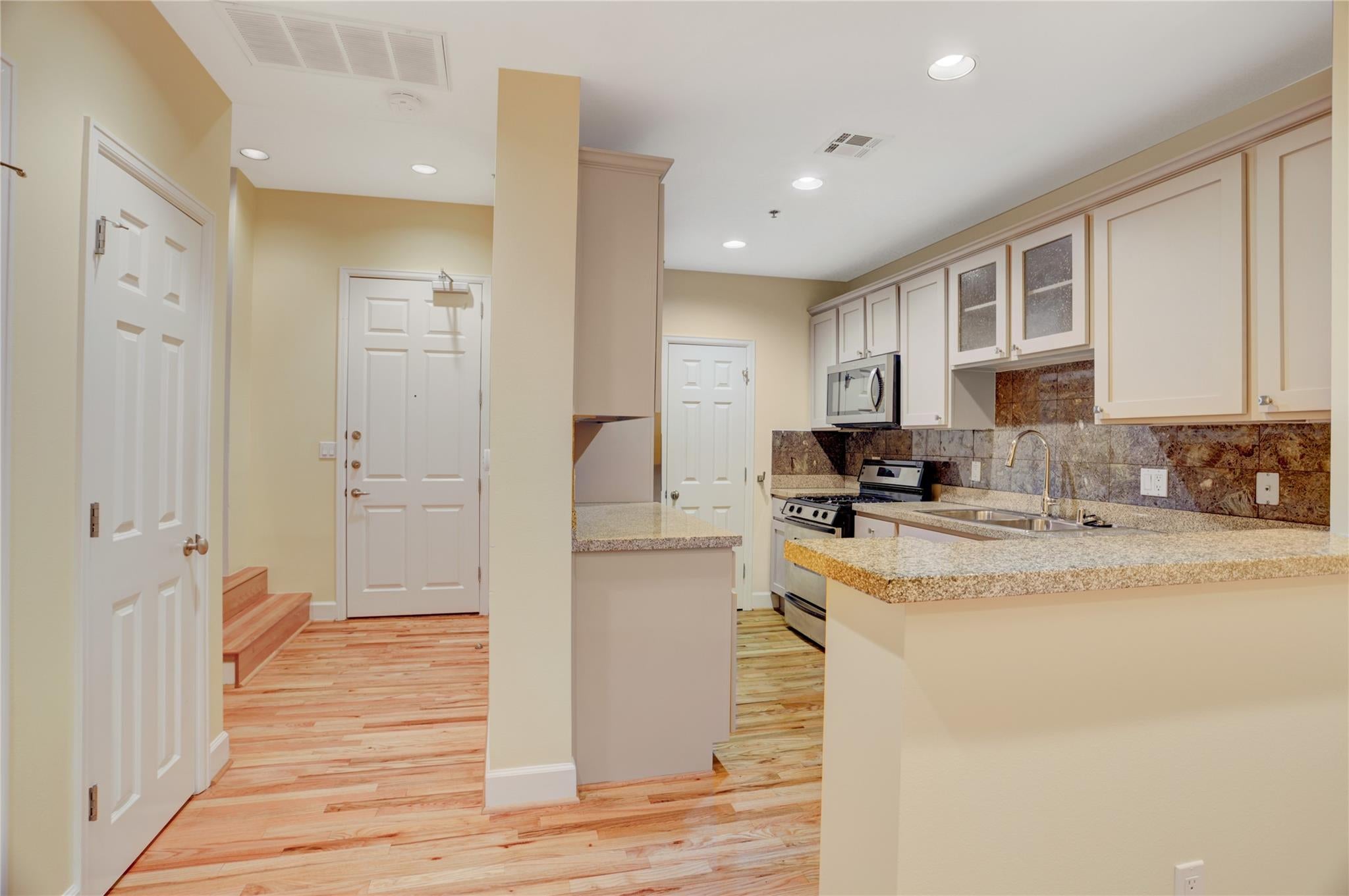 2520 Robinhood Street 1008