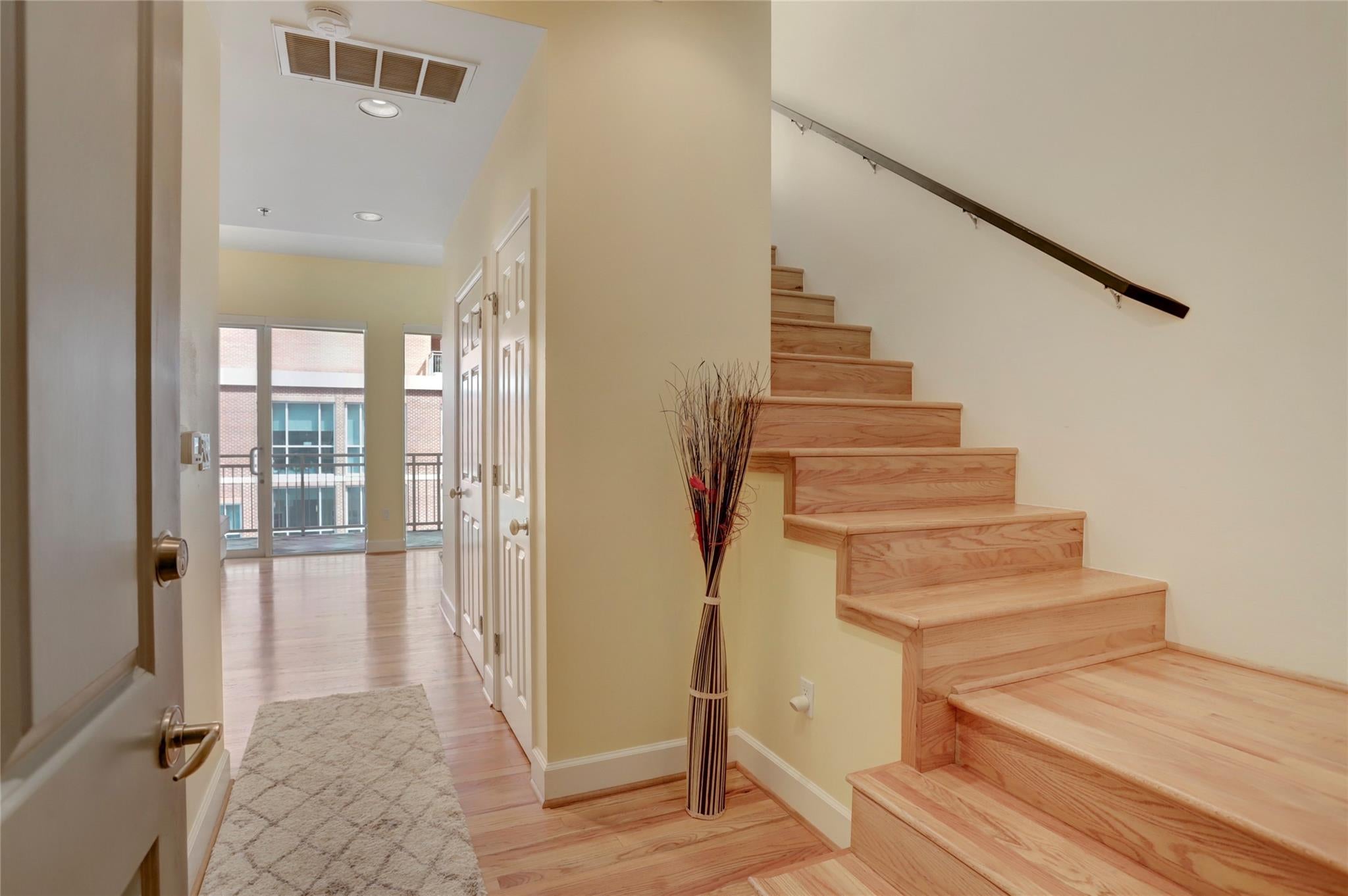 2520 Robinhood Street 1008