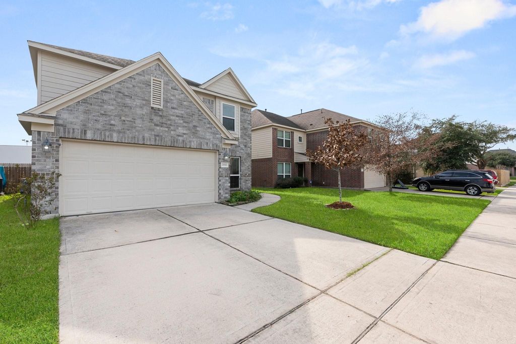 Photo of 4818 Fair Oak Dale Lane, Humble, TX 77346 (MLS # 10412906)