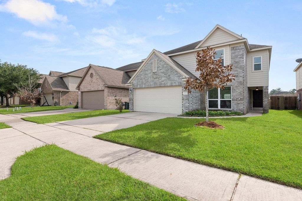 Photo of 4818 Fair Oak Dale Lane, Humble, TX 77346 (MLS # 10412906)
