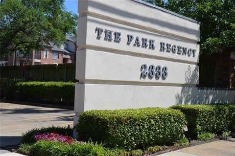 Condo For Sale - 2333 Bering Drive #125<br/> Houston, TX 77057