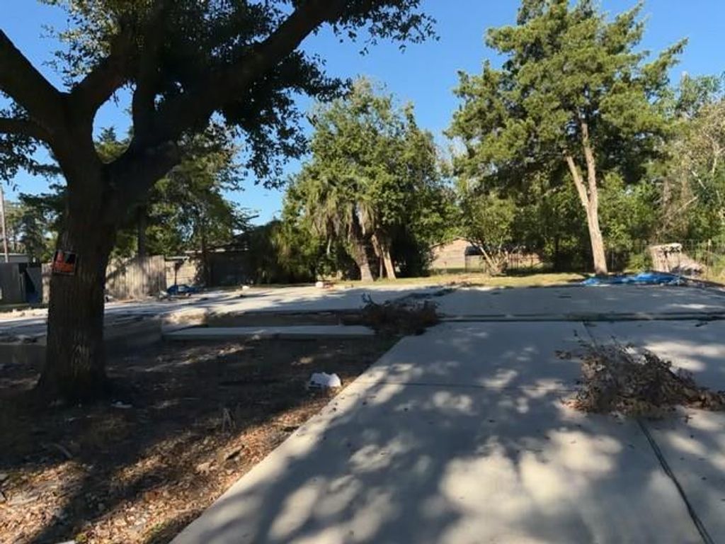 Photo of 407 Meadow Lane, Hitchcock, TX 77563 (MLS # 35307767)