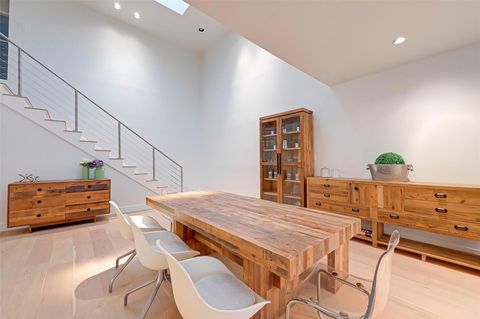 Photo of 39 River Hollow Lane, Houston, TX 77027 (MLS # 98104337)