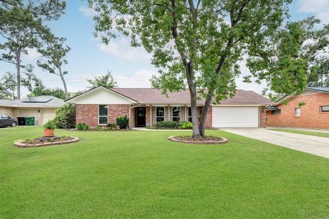 Photo of 1111 Clovis Road, Houston, TX 77008 (MLS # 8655163)