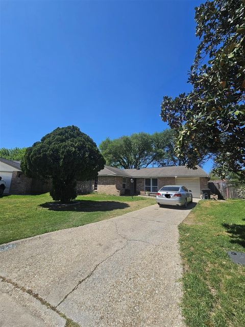 Photo of 7422 Yellow Pine Drive, Houston, TX 77040 (MLS # 4997935)