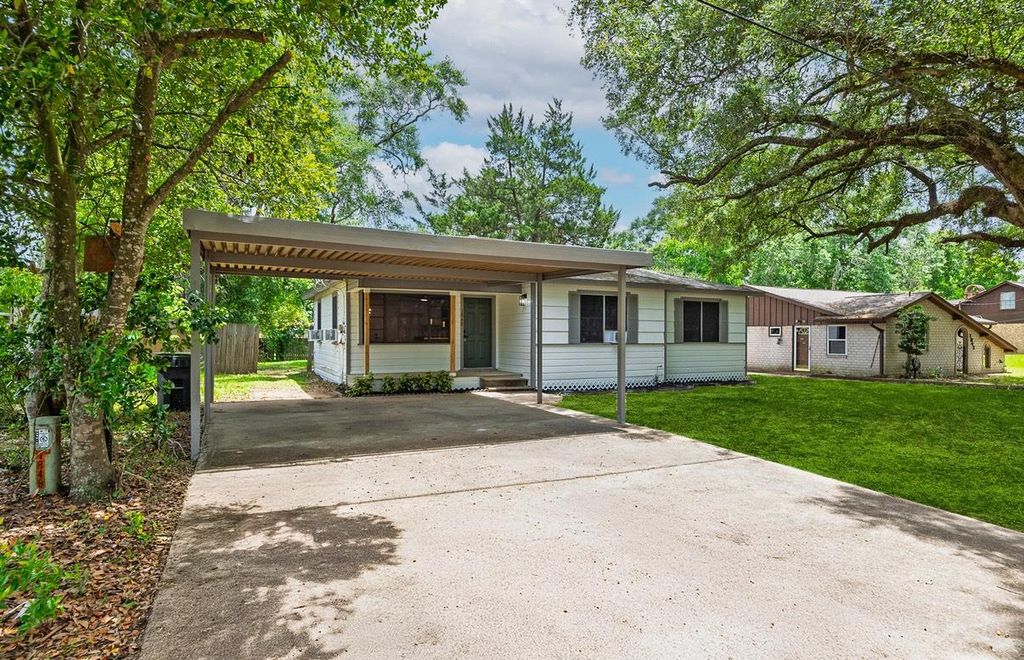 Photo of 1848 Kipling Street, Liberty, TX 77575 (MLS # 11431178)