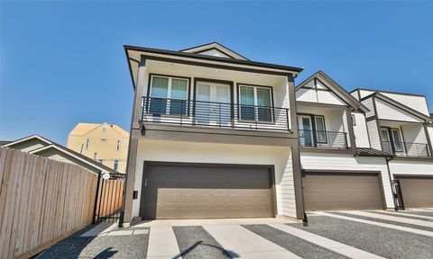 Photo of 117 E 43rd Street, Houston, TX 77018 (MLS # 20945796)