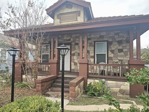 Photo of 3310 Avenue M 1/2, Galveston, TX 77550 (MLS # 95225690)