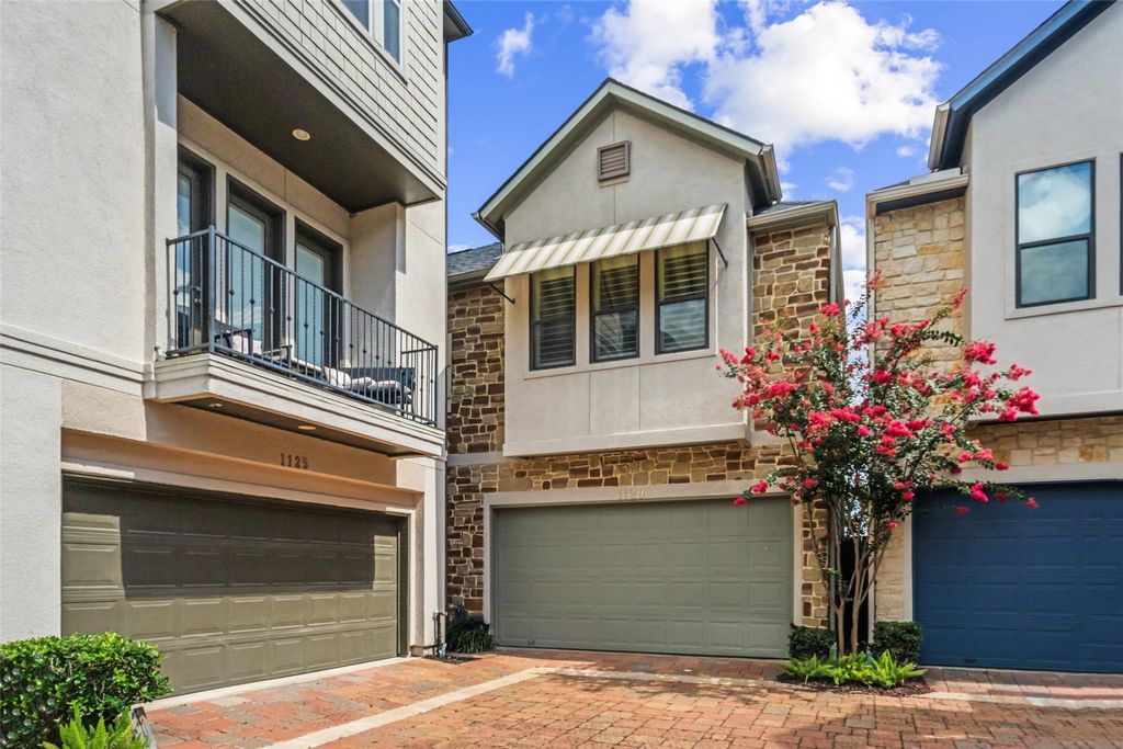 Photo of 1129 Sherwood Run, Houston, TX 77043 (MLS # 90102865)