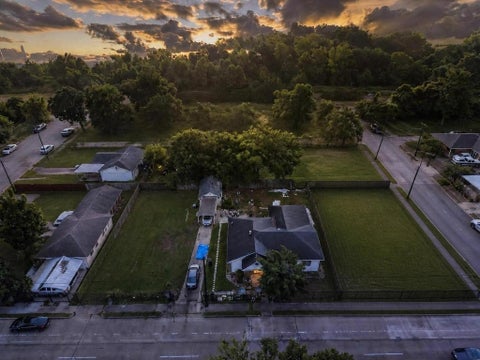 Photo of 5604 Elysian Street, Houston, TX 77009 (MLS # 33606270)