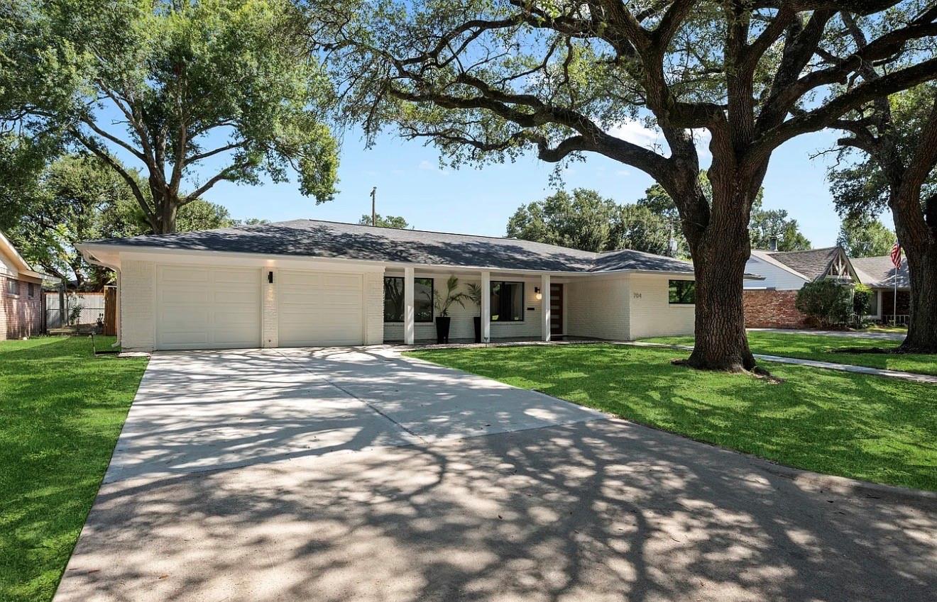 704 Fleetwood Street