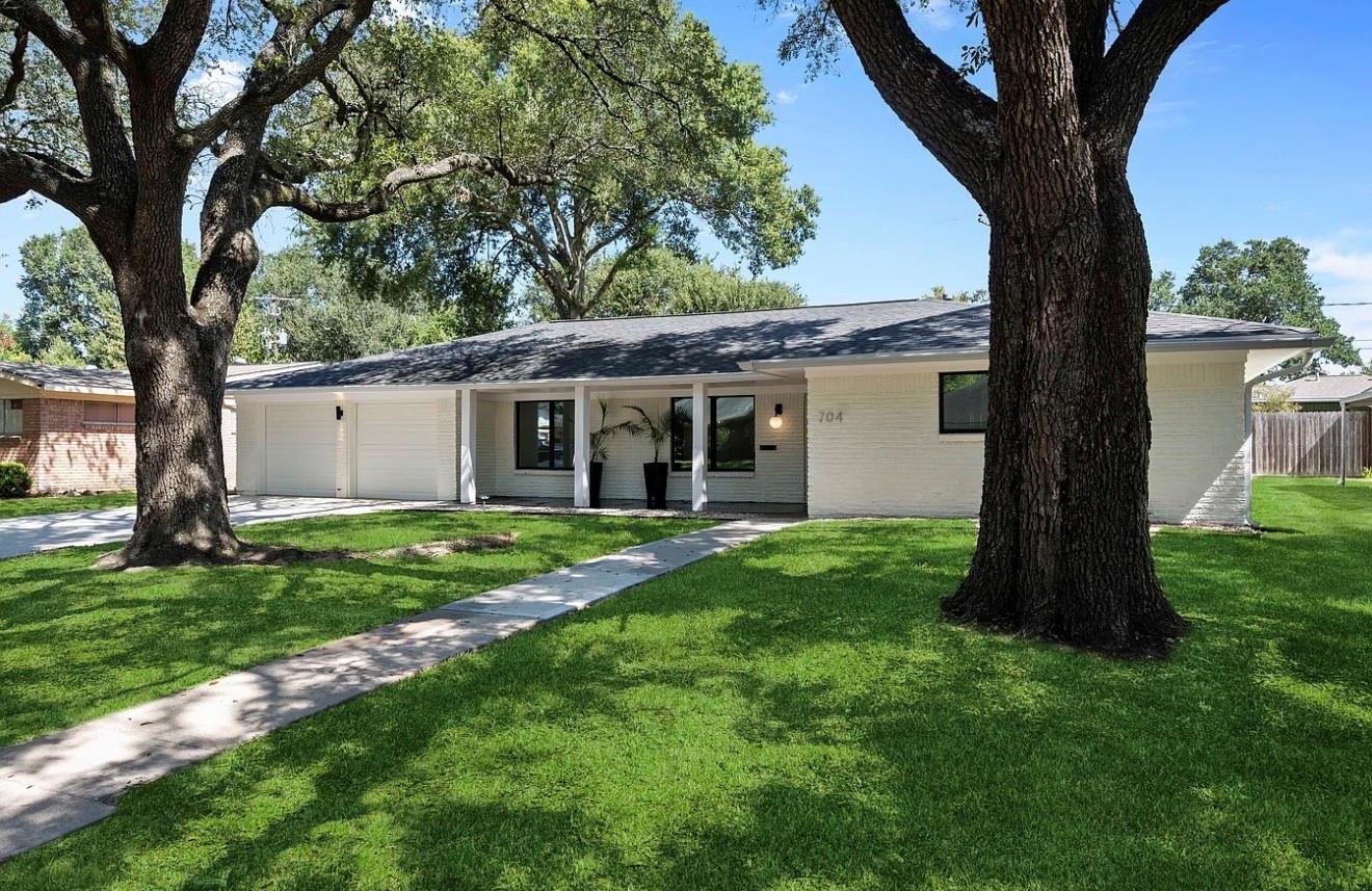 704 Fleetwood Street