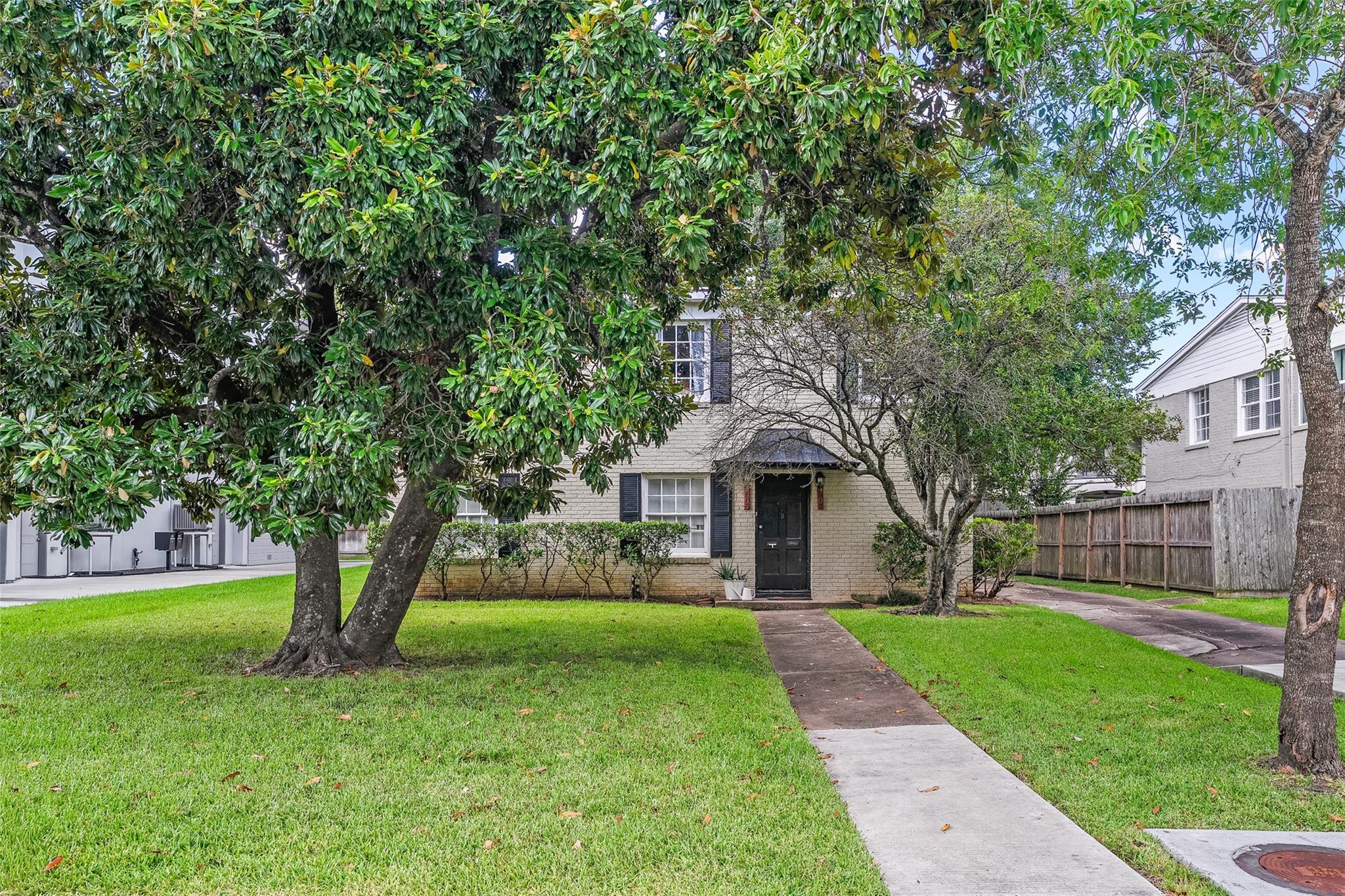 4505/4507 Larch Lane