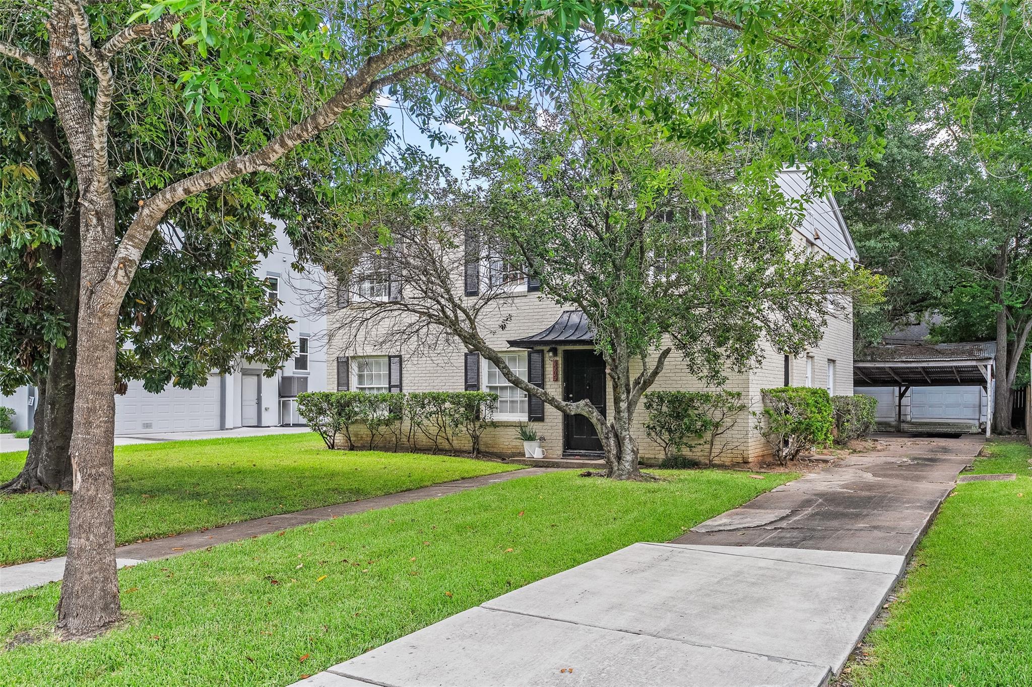 4505/4507 Larch Lane