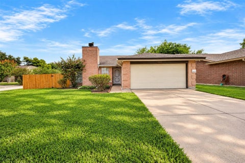 Photo of 7818 Tierra Verde Drive, Houston, TX 77083 (MLS # 63074019)