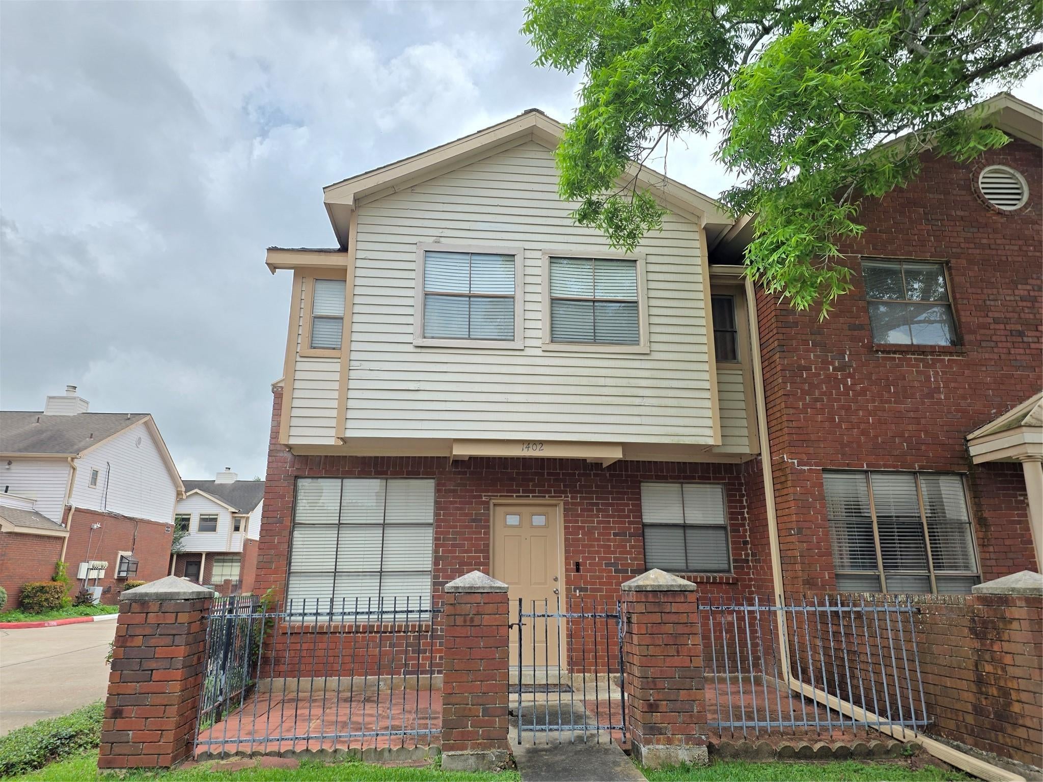 1103 Dulles Avenue 1402