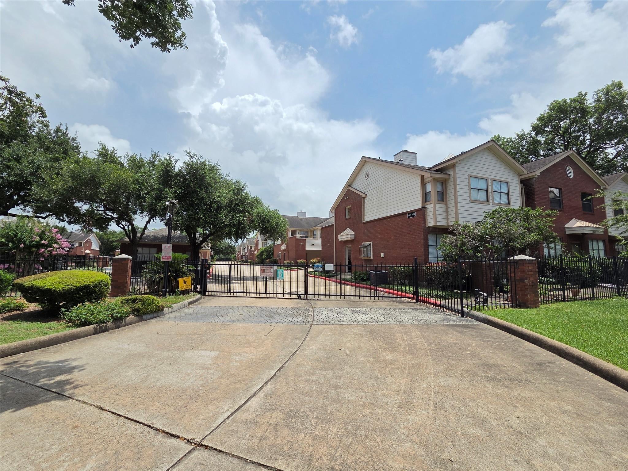 1103 Dulles Avenue 1402