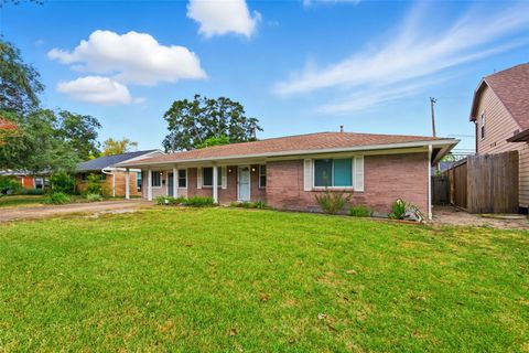Tiny photo for 5622 W 43rd Street, Houston, TX 77092 (MLS # 53645350)