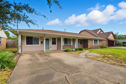 Photo of 5622 W 43rd Street, Houston, TX 77092 (MLS # 53645350)