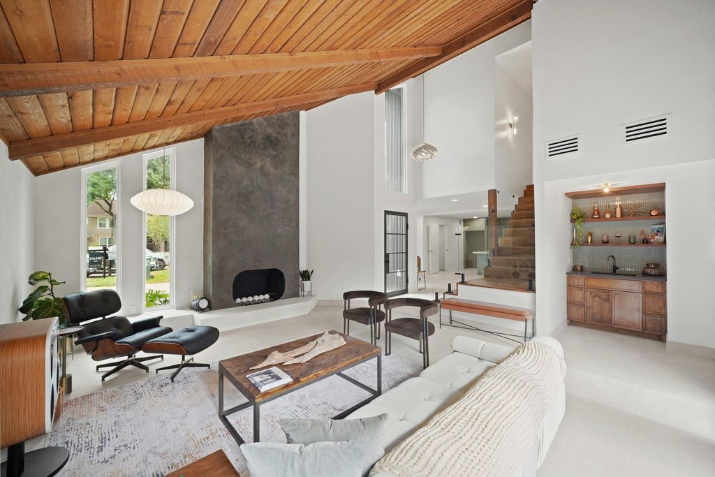 Photo of 2603 Durban Drive, Houston, TX 77043 (MLS # 94351010)