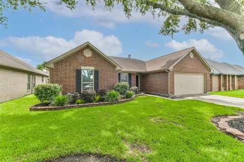 Homes For Sale - 4929 Archway Drive<br/> La Porte, TX 77571