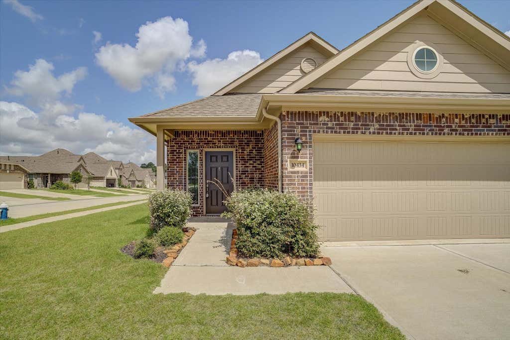 Photo of 10434 Rochester Hills Lane, Tomball, TX 77375 (MLS # 41385575)