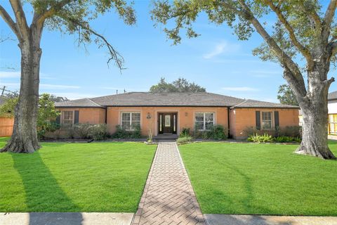 Photo of 10210 Scofield Lane, Houston, TX 77096 (MLS # 35271799)