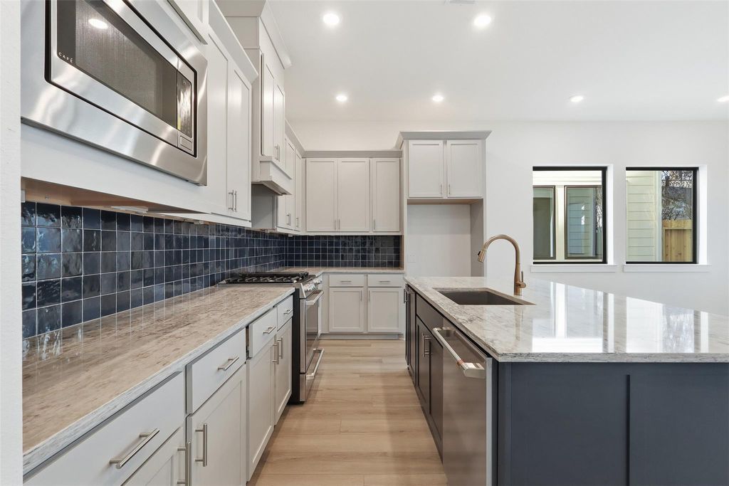 Photo of 1418 Caywood Lane #B, Houston, TX 77055 (MLS # 83757620)