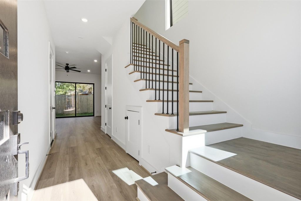 Photo of 1418 Caywood Lane #B, Houston, TX 77055 (MLS # 83757620)